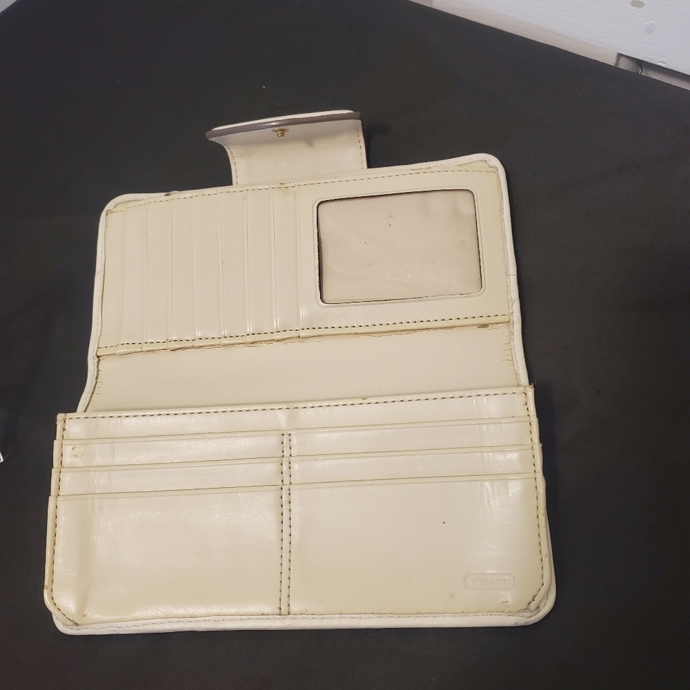 Coach White Leather Snap Close Bifold Wallet - Picture 5 of 12